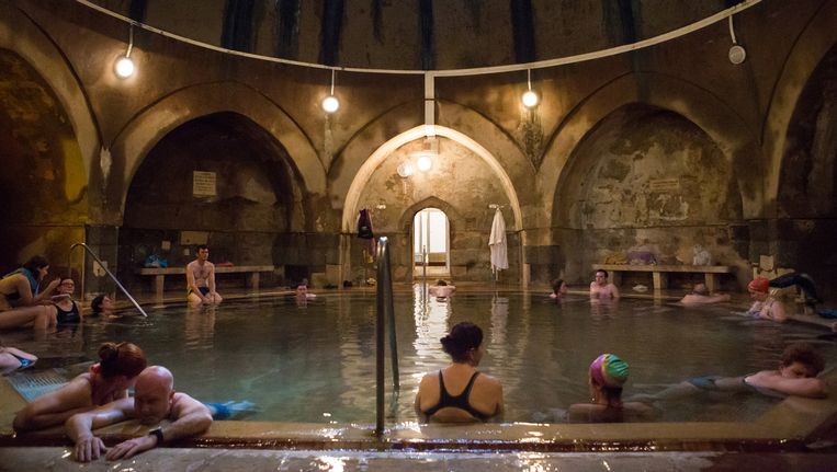 Een Kijkje In De Ottomaanse Baden In Boedapest De Volkskrant 1 bain de bouche • mondspoeling. ottomaanse baden in boedapest