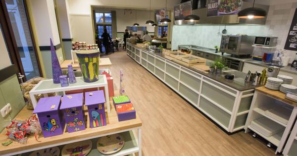 Een broodje met begeleiding in Lokaal 12 in Biezenmortel