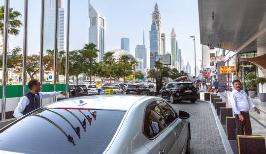 Iraanse raketten treffen Dubai. Hoe diep zijn de barsten in het imago van veilige luxehaven?
