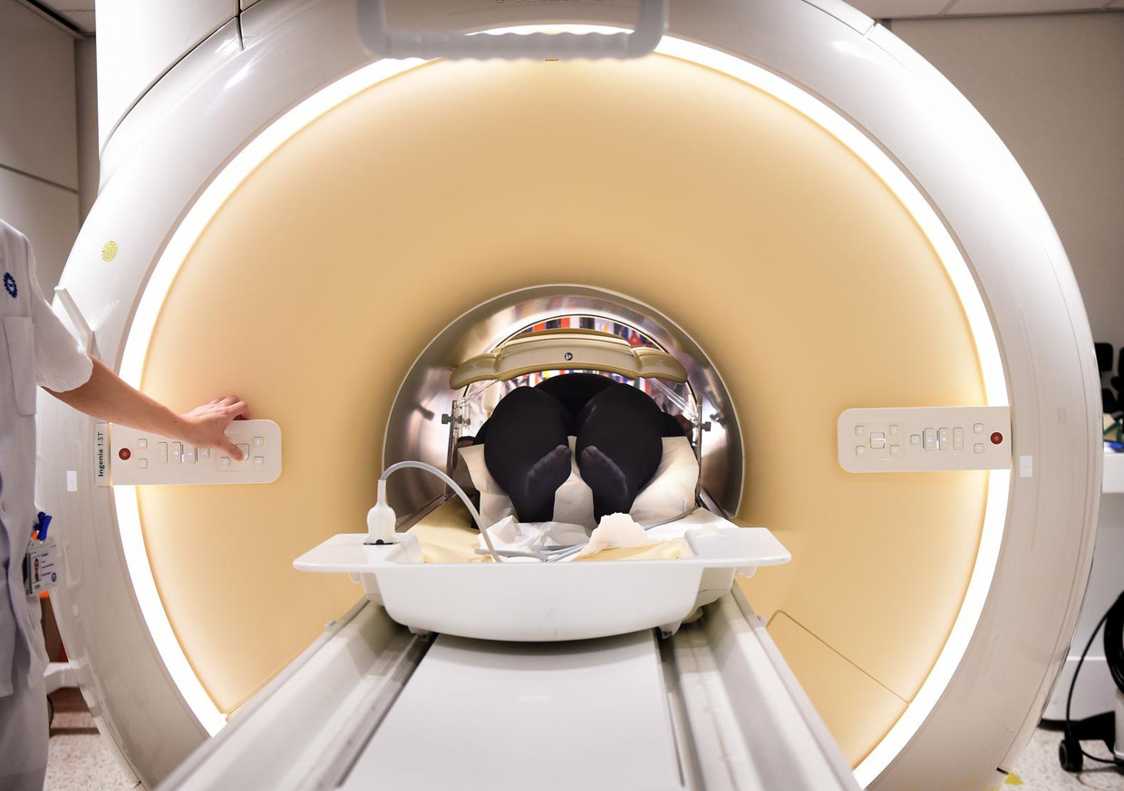 Opinie Baby S Een Mri Scan Laten Ondergaan Is Een Slecht Idee Want Hoe Kunnen We Weten We Wat Een Baby Ervaart De Volkskrant