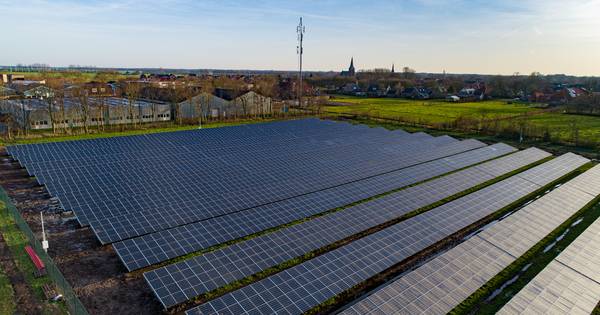 Tientallen plannen voor zonneparken, maar amper zonnepanelen op daken: 'Dat moet echt anders' - De S