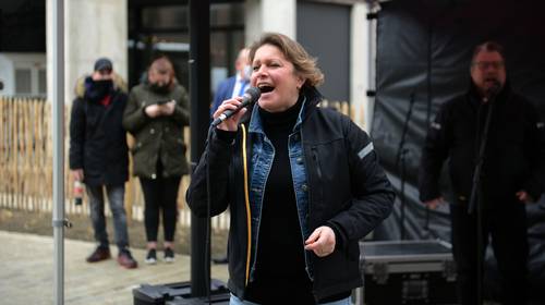Tweede prik klinkt voor hen als muziek in de oren: zangers en deejay’s van woonzorgcentra hopen snel aan de bak te komen