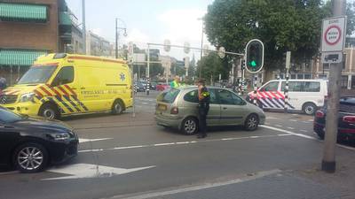Stomdronken bestuurder valt in slaap voor stoplicht en veroorzaakt opstopping