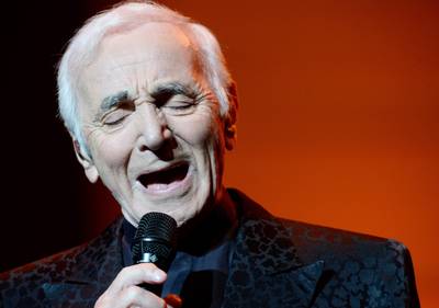 Sterren herdenken Aznavour: 'Weer een legende heengegaan'