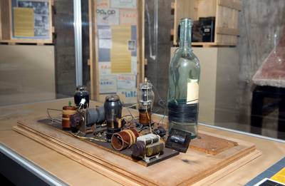 Watersnoodmuseum wekt oude werkplaats Radio Weltevreden Zierikzee tot leven