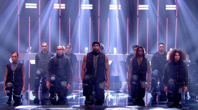 De act van dansgroep ‘Diversity’ bij ‘Britain’s Got Talent’ doet heel wat stof opwaaien.