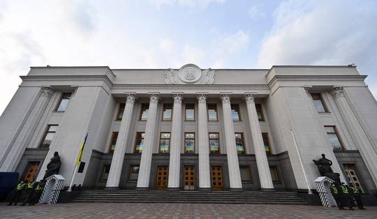 Anticorruptiedienst Oekraïne doet met moeite inval in parlement in groot onderzoek naar corruptie, volksvertegenwoordigers lieten zich mogelijk omkopen