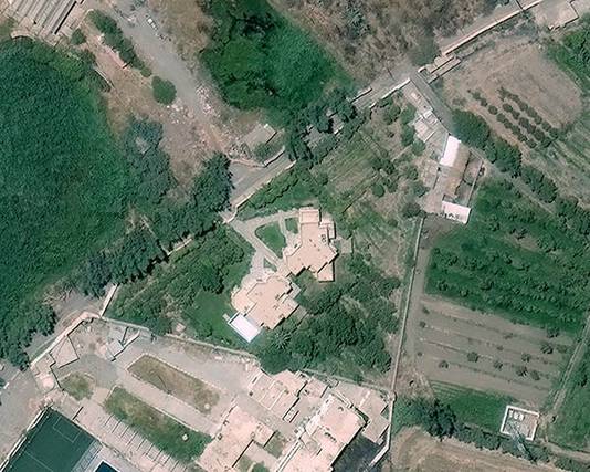 De huizen van Bassim Razzo en zijn familie in Mosul voor het bombardement.