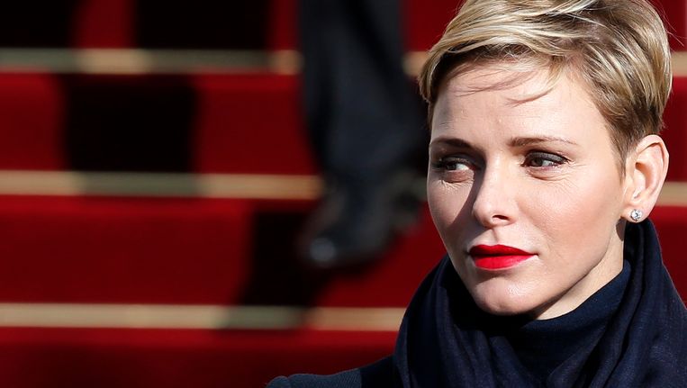 Prinses Charlene neemt deel aan Riviera Sup Race | De Morgen