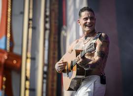 Douwe Bob wordt opnieuw vader én deelt de eerste kiek van zijn bruiloft