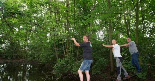 Duizend survivalaars rollen in Loil de kroeg in en uit