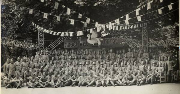 Nieuwe plek gedenksteen eenheid Mari van Esch