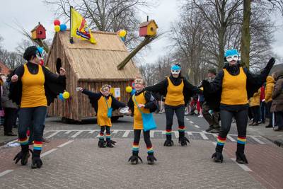 Veel actuele onderwerpen bij optocht in Haghorst, van nieuwe burgemeester tot processierups