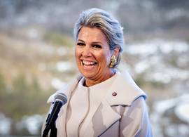 Steel de stijl: de prachtige, crèmekleurige jas van Máxima