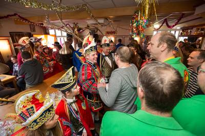 Loils carnaval in kerk en in Didam na brand bij partycentrum Lara