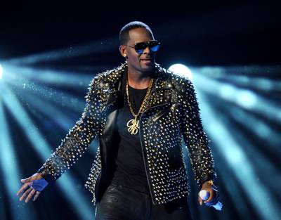 R. Kelly treedt 28 seconden op: ‘Ik moet ook geld verdienen’