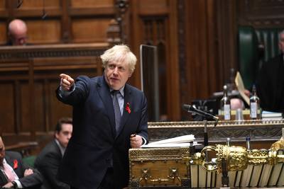 Boris Johnson fait adopter ses restrictions post-confinement malgré une rébellion
