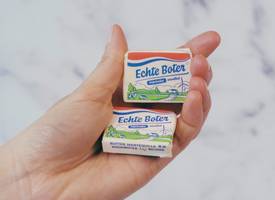 Bij het openen van kleine pakjes boter