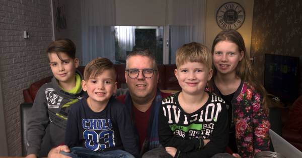 Robert (47) uit Zelhem overspoeld met reacties na emotionele 'Steenrijk, straatarm ...