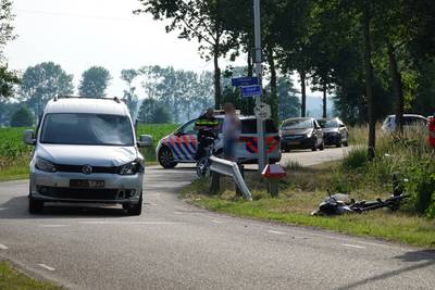 Renswoudenaar (54) zwaar gewond naar ziekenhuis na aanrijding met auto op de Langesteeg in Bennekom