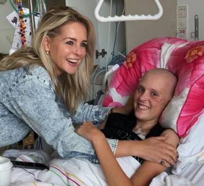 Chantal Janzen overrompelt zieke fan met verrassingsbezoek