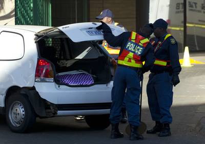 'Leeuwenmoeder' opgepakt nadat ze verkrachters van haar dochter neerstak
