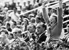 Kijk, zó fanatiek juichen de Oranjes al jaren tijdens sportwedstrijden