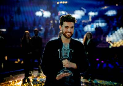 Duncan Laurence terug op Nederlandse bodem, fans wachten op Schiphol