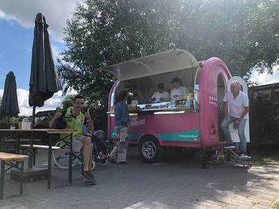 Weer koffie en worstenbroodjes bij haven Terheijden: ‘Aardig druk met mooi weer’