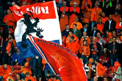 Koeman debuteert in uitverkocht huis