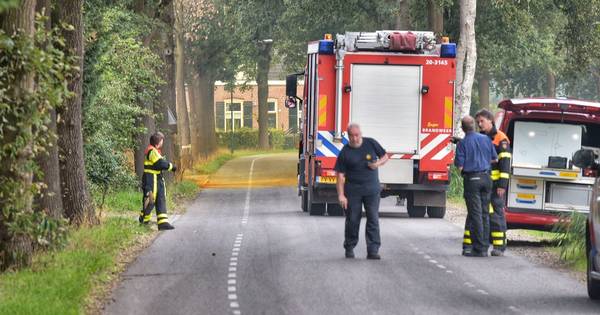Voorbijganger ontdekt roodbruine damp in Galder, brandweer dekt maiskuil af met zand