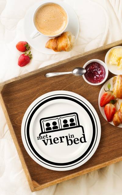 boxcover van Met Vier in Bed
