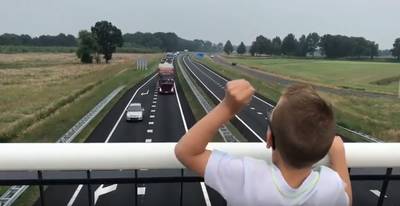 Hartverwarmende toeteractie voor Mees langs de N18