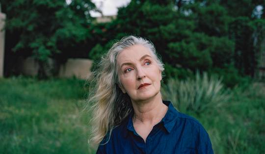 Rebecca Solnit: ‘Mannen vermoorden hun vrouwen voortdurend, ook in rijke, witte buitenwijken’
