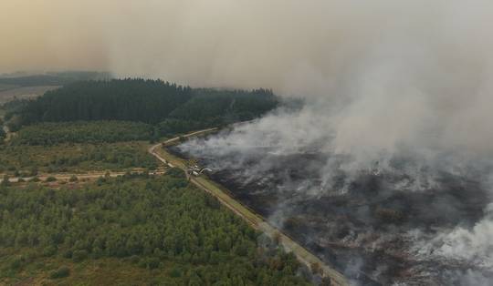 Brand in Hoge Venen legt al ruim 2.700 hectare in de as • 600 inwoners geëvacueerd