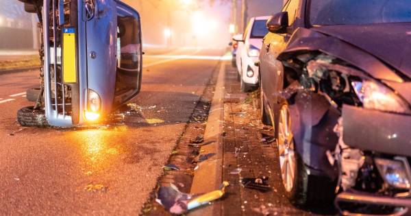 Nieuw-Lekkerlandse (19) raakt met auto op de kant na ongeval.