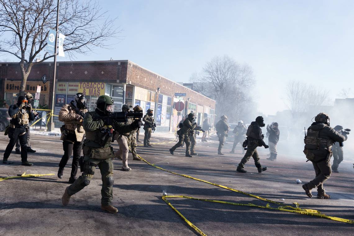 ICE-agent schiet man dood in Minneapolis: Trump beschuldigt gouverneur van ‘opstand’, shutdown dreigt