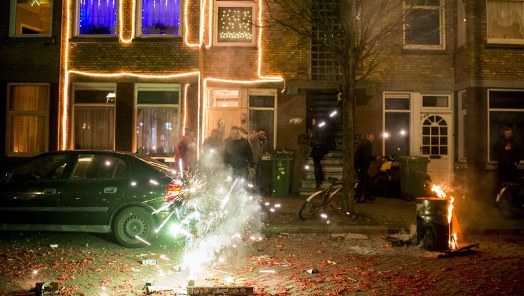 Onderzoeksraad voor Veiligheid pleit voor verbod rotjes en vuurpijlen, risico's onacceptabel groot -