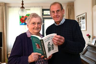 ‘Ondanks’ het leven een rijke oogst: Jan Smulders schreef boek over moeder Mien