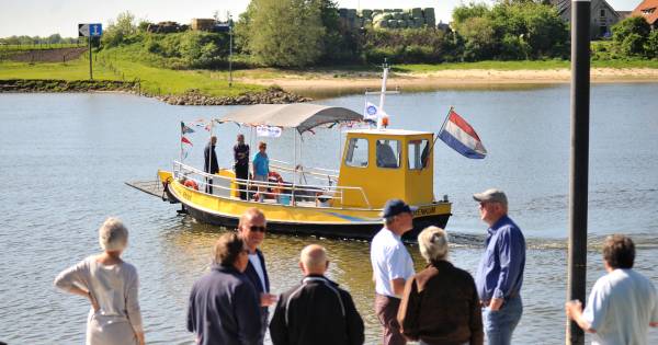 Voetveren gaan weer heen en weer over Rijn en Waal