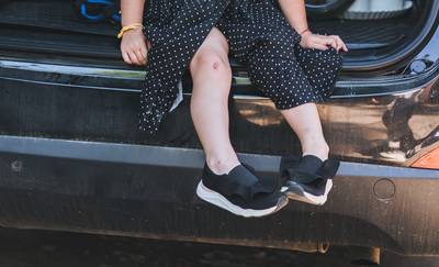 Politie bevrijdt jonge vrouw (17) uit kofferbak man