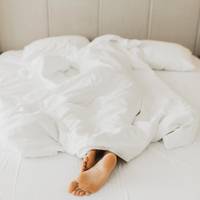 Slecht slapen is geen uitzondering meer: wat stress, schermen en piekeren met onze nachtrust doen