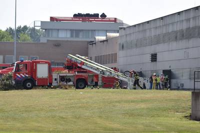 Brand bij Bolletje in Almelo onder controle: drie brandweermensen bevangen door hitte