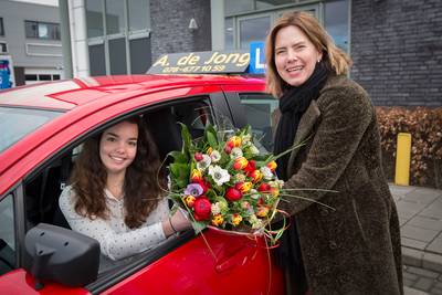 Met 17 je rijbewijs halen is veilig, als je heel veel kilometers maakt