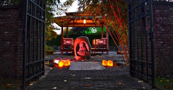 Licht maakt mysterie in de Tuinen van Appeltern