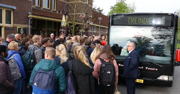 Examenleerlingen krijgen voorrang in bus na treinongeluk Ommen - De Stentor