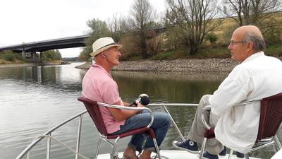 Presentator Radio 4 in zijn onderbroek de IJssel in om schip te redden