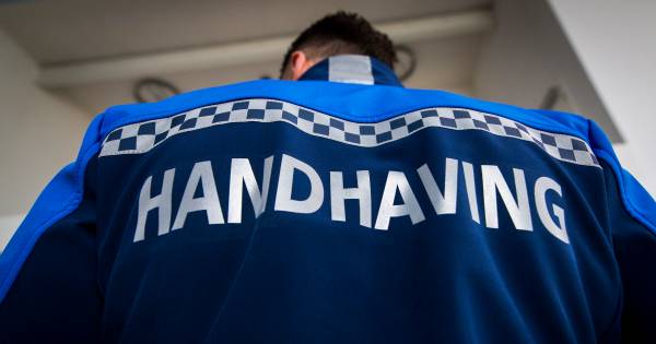 Wat doet die boa 's avonds aan mijn deur? ID-controles in Waalwijk - BD.nl