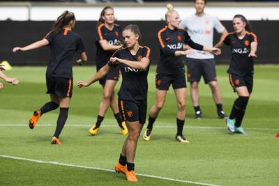 LIVE: Van de Sanden met de eerste Leeuwinnen-kansen