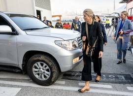 Koningin Máxima draagt een bijzondere tas in Colombia
